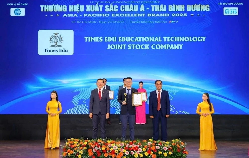 Học sinh học trực tuyến cùng gia sư Times Edu tại nhà